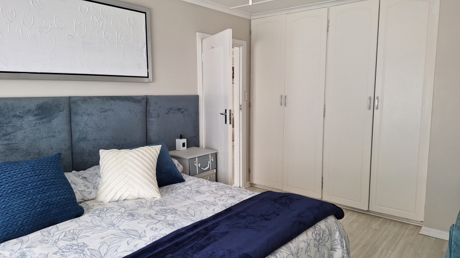 6 Bedroom Property for Sale in Gonubie Eastern Cape